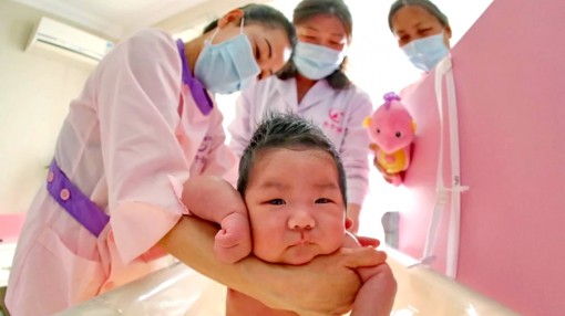 Trung Quốc đối mặt “khủng hoảng nhân khẩu học”