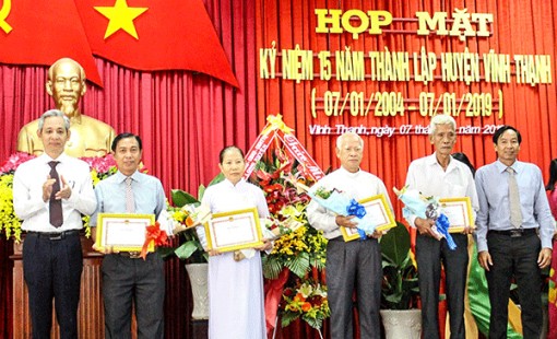 Họp mặt kỷ niệm 15 thành lập huyện Vĩnh Thạnh