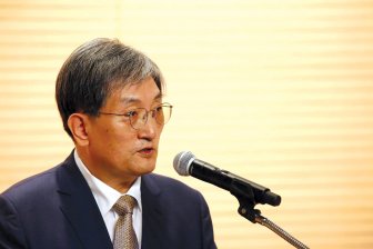 Tổng thống Hàn Quốc

thay các trợ lý cấp cao