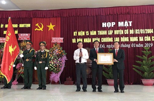 Cờ Đỏ họp mặt kỷ niệm 15 năm thành lập huyện