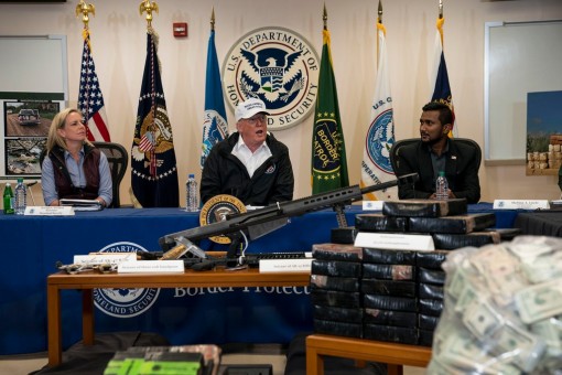 Ông Trump vẫn quyết xây tường biên giới