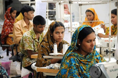 Bangladesh tăng lương cho công nhân dệt may