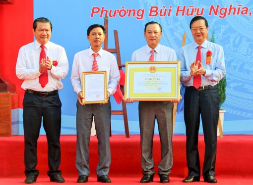 Phường Bùi Hữu Nghĩa đón nhận danh hiệu Phường Văn minh đô thị