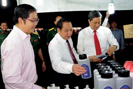 Đầm ấm Tết quân dân