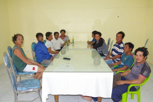 Bộ đội biên phòng Sóc Trăng cứu 10 ngư dân gặp nạn trên biển