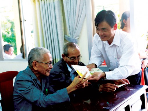 Lãnh đạo thành phố thăm, chúc Tết 
gia đình chính sách, hộ nghèo, các hoàn cảnh khó khăn