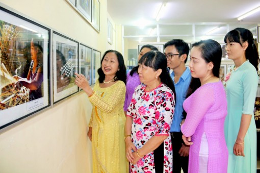 Khai mạc triển lãm ảnh mừng Đảng- mừng Xuân