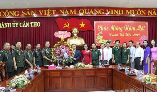 Đoàn Bộ Tư lệnh Lục quân Quân đội Hoàng gia Campuchia chúc tết lãnh đạo Cần Thơ
