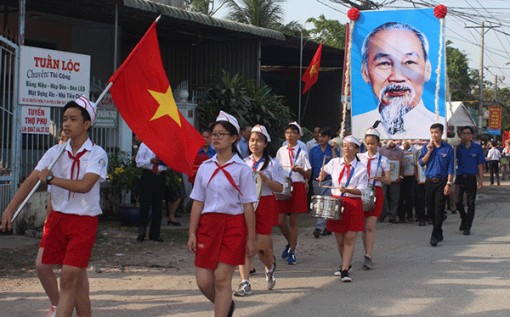 Thêm 270 hộ dân quận Bình Thủy rước ảnh Bác treo nơi trang trọng trong nhà