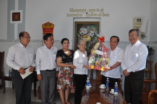 Lãnh đạo thành phố thăm, chúc Tết gia đình cán bộ hy sinh, từ trần