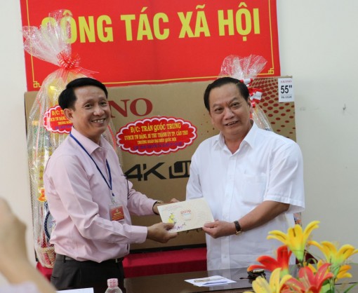 Bí thư Thành ủy Trần Quốc Trung thăm và chúc Tết Trung tâm Công tác xã hội