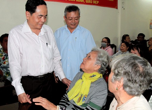 Đồng chí Trần Thanh Mẫn chúc Tết, tặng quà cho gia đình chính sách, hộ nghèo tại Cần Thơ