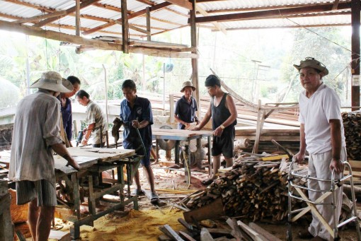 Ở nơi sáng một chữ  “Tình”