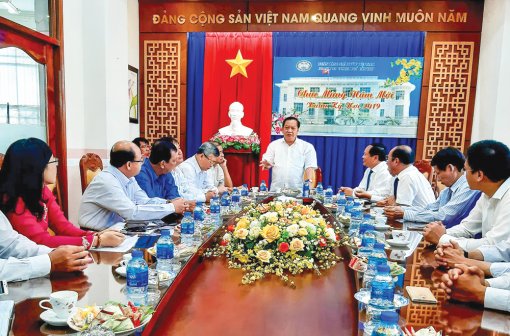 Lãnh đạo thành phố thăm các doanh nghiệp sản xuất, kinh doanh đầu xuân