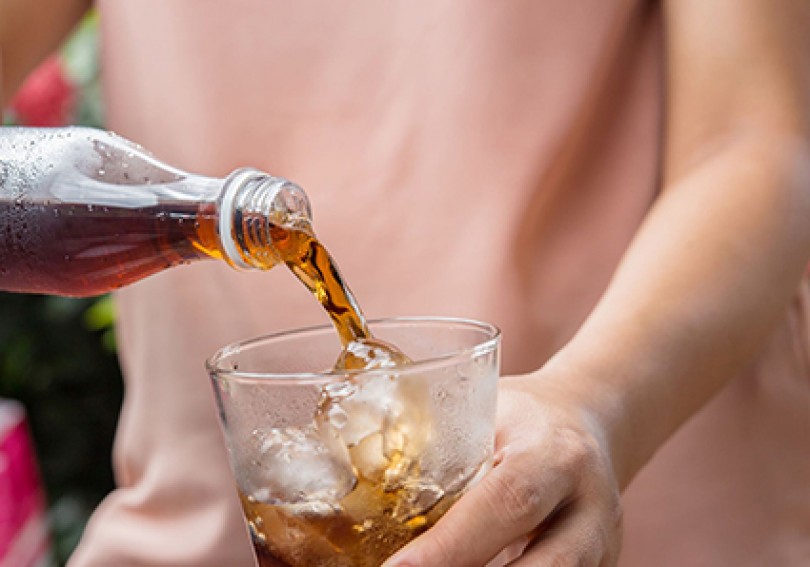 Tác hại của soda đối với phụ nữ trên 50 tuổi Tác hại của soda đối với phụ nữ trên 50 tuổi
