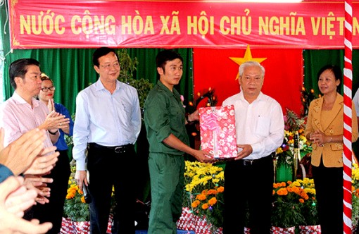 Tiếp lửa thanh niên lên đường nhập ngũ