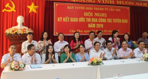Ký kết giao ước thi đua công tác Tuyên giáo năm 2019