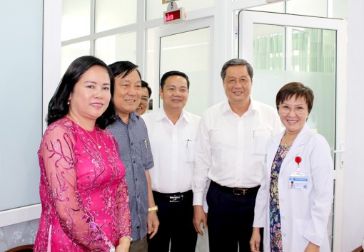 Lãnh đạo Thành ủy chúc mừng cán bộ y tế nhân Ngày Thầy thuốc Việt Nam