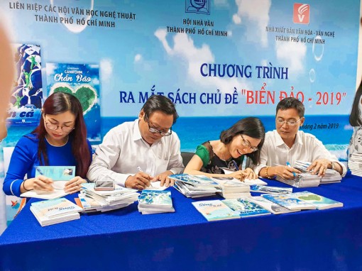 Ra mắt bộ sách chủ đề “Biển đảo - 2019”
