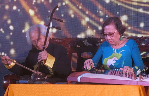 Ðề nghị xét tặng danh hiệu Nghệ nhân Nhân dân đối với Nhạc sư Nguyễn Vĩnh Bảo,