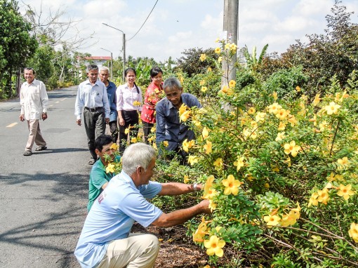 Khơi dậy tinh thần đoàn kết,

tự nguyện của nhân dân