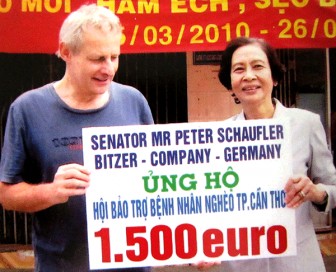 Làm việc thiện để đền đáp quê hương