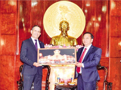 Bí thư Thành ủy tiếp Tổng lãnh sự Cộng hòa Pháp tại TP Hồ Chí Minh