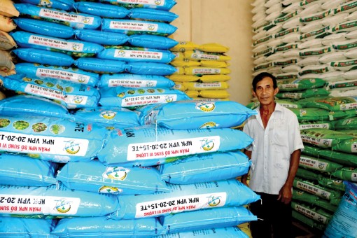 Nông dân “thấp thỏm”

với giá phân bón