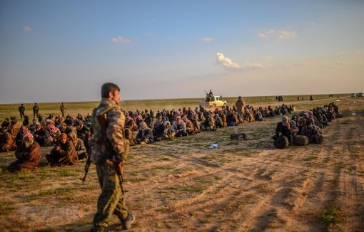 Hơn 3.000 tay súng IS ra hàng

ở miền Đông Syria