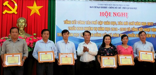 Tập trung mọi nguồn lực chăm lo giáo dục, hạn chế học sinh bỏ học