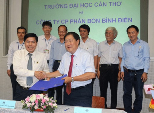 Phân bón Bình Ðiền và Trường Ðại học  Cần Thơ ký kết thỏa thuận hợp tác