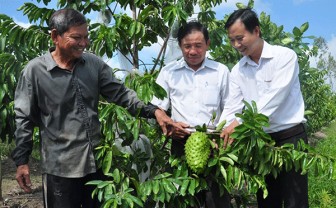 Giúp cơ sở khắc phục khuyết điểm Giúp cơ sở khắc phục khuyết điểm