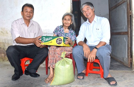 Hai bà cháu cần được giúp đỡ