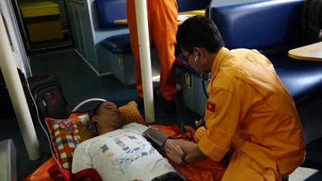 Cứu thuyền viên Philippines trong tình trạng nguy kịch tại vùng biển Hoàng Sa