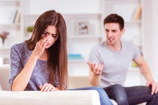 Hôn nhân rạn nứt vì tiền...