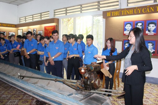 Về thăm "Địa chỉ đỏ"