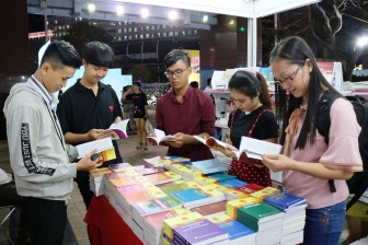 Phong phú sách về lý luận chính trị, pháp luật, văn hóa