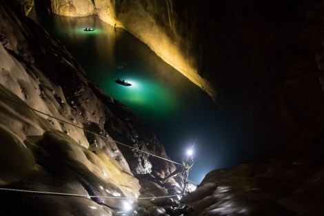 Thám hiểm sông ngầm bên trong hang Sơn Đoòng
