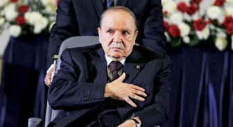 Tổng thống Algeria từ chức sau 20 năm nắm quyền