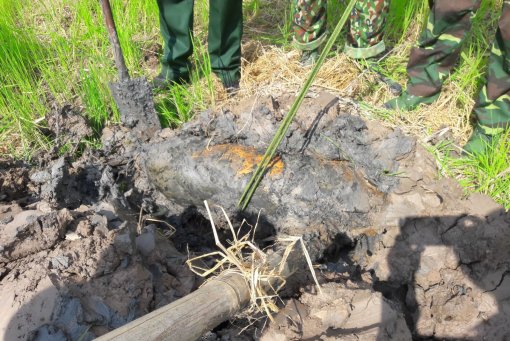 Cà Mau: Thu gom 2 quả bom xót lại sau chiến tranh nặng hơn 400 kg