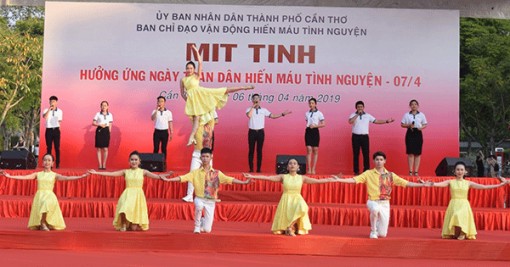 1.500 người tham gia mít tinh kêu gọi hiến máu tình nguyện