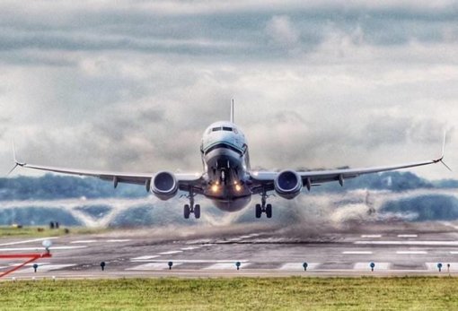 Pakistan mở cửa một phần không phận