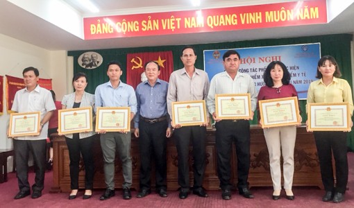 Giúp hội viên nông dân tham gia bảo hiểm tự nguyện