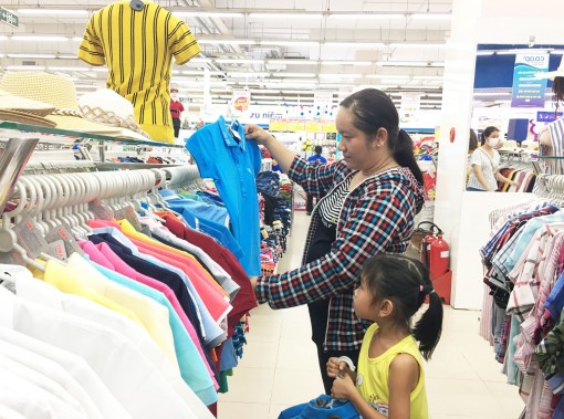 Chọn trang phục

trong mùa nắng nóng