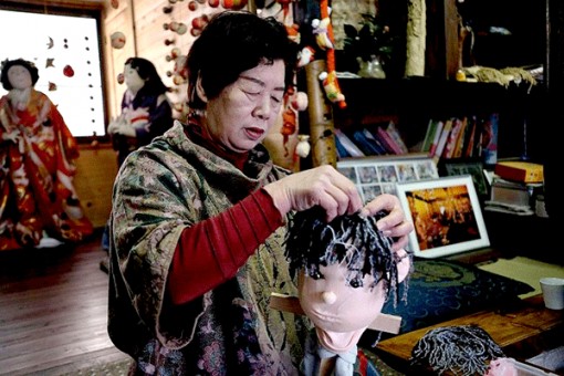 Búp bê nhiều hơn người