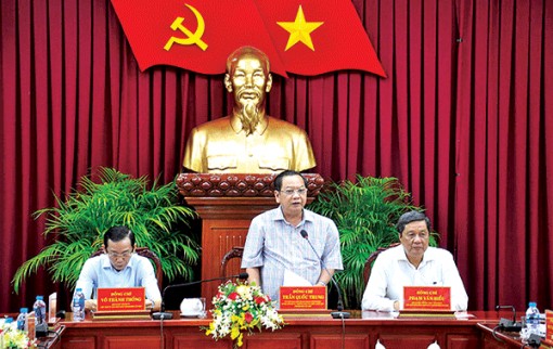 Hạn chế tuyên dương, khen thưởng cán bộ lãnh đạo, quản lý