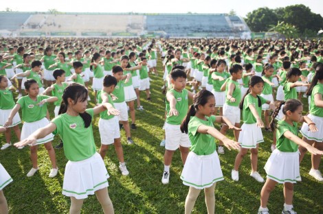 Sự kiện đồng diễn thể dục tại Vĩnh Long đạt kỉ lục Guinness Việt Nam về số lượng học sinh tham dự