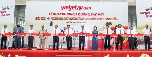 Tây Ðô cất cánh