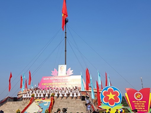 Long trọng tổ chức Lễ thượng cờ “Thống nhất non sông” tại Quảng Trị