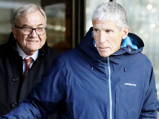 Chi 6,5 triệu USD để con vào

Đại học Stanford